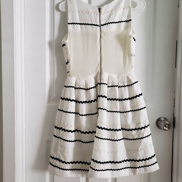 Freeway Striped Black and White Dress: Size S - Picture 4 of 6